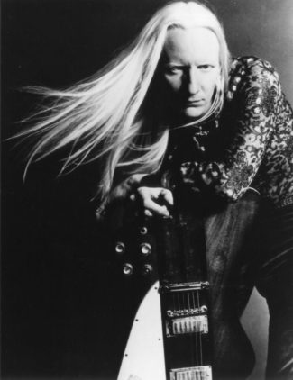 Johnny Winter mit seiner Gitarre