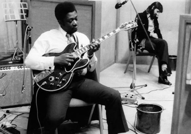 BB King mit Gitarre