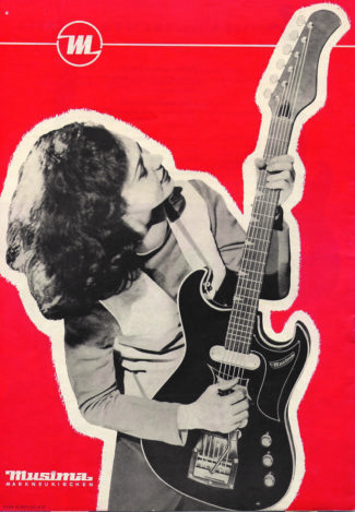 Frau mit Gitarre, DDR