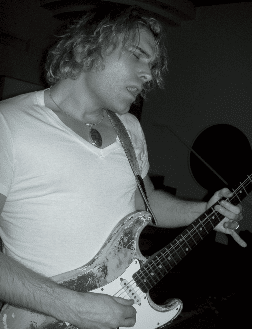 Gitarrist PHILIP SAYCE