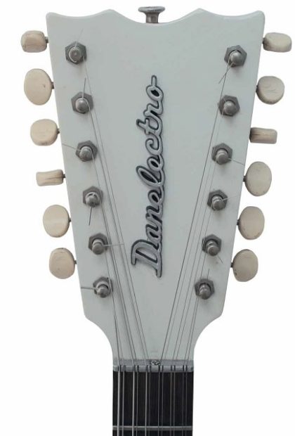 Kopfplatte einer Danelectro Gitarre