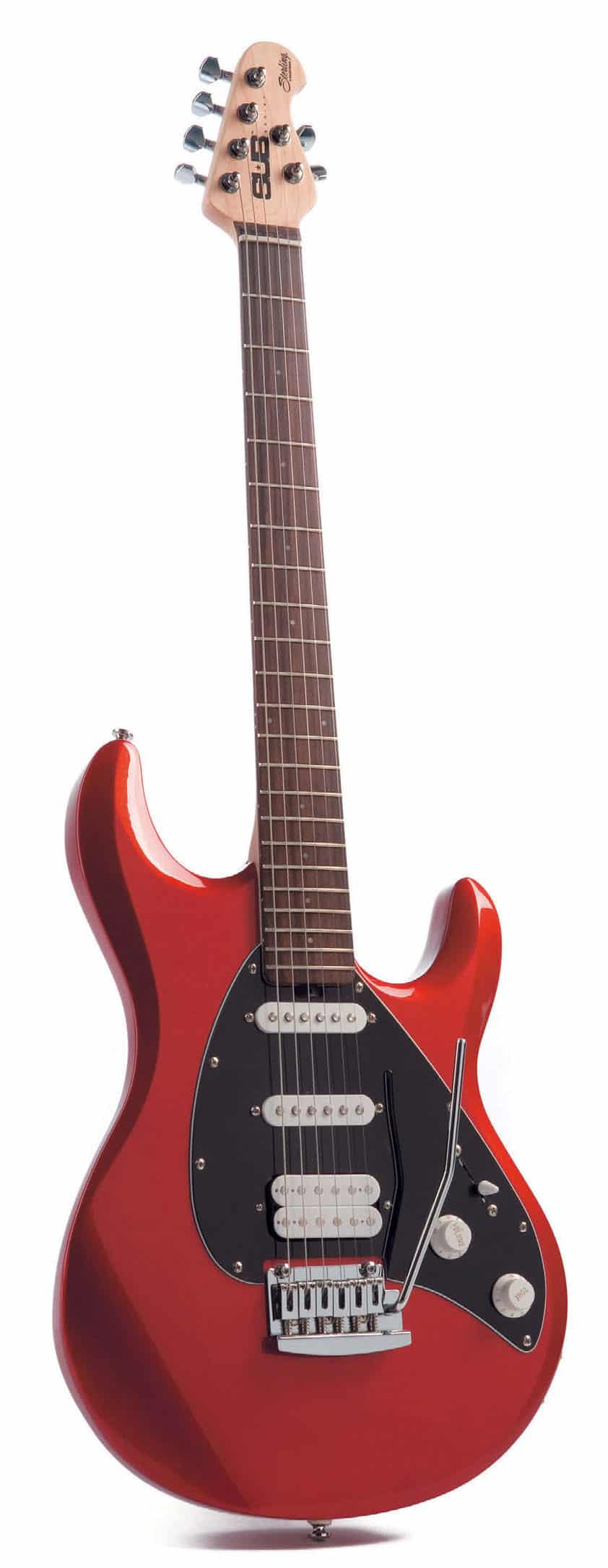 E-Gitarre von Sterling, rot-schwarz, stehend