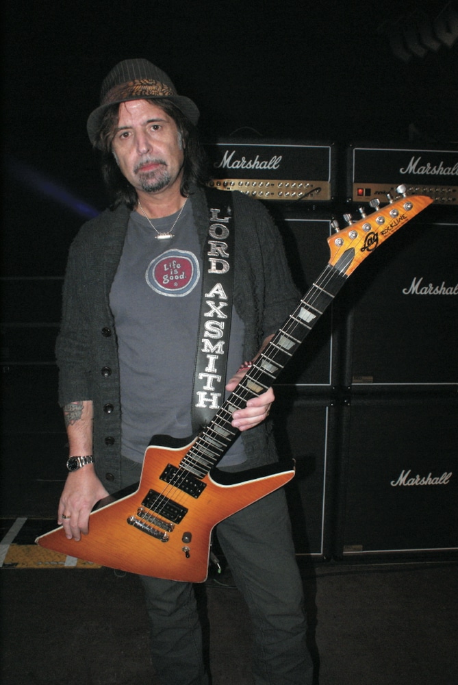 Phil Campbell mit seiner Lâg S1000PC Signature