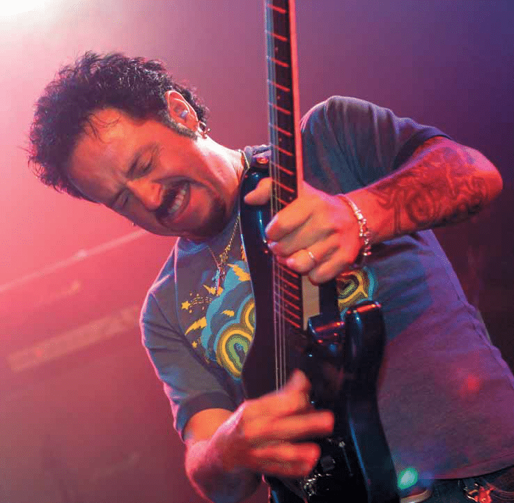 Steve Lukather mit Gitarre