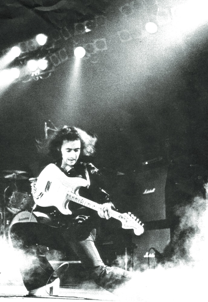  Ritchie Blackmore performt live zu seinem Album “Ritchie Blackmore’s Rainbow”.