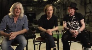 Angus Young, Cliff Williams und Axl Rose