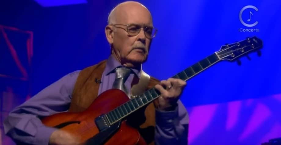 Jim Hall Mit Gitarre