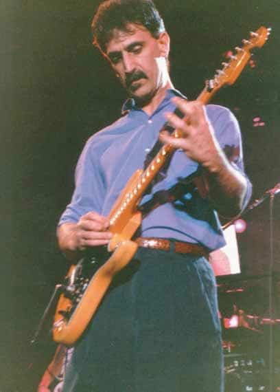 Frank Zappa an der Gitarre