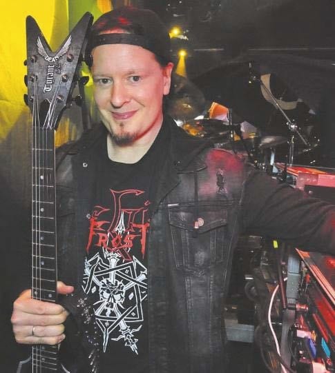 Michael Amott, Gitarrist von ARch Enemy mit Dean Gitarre