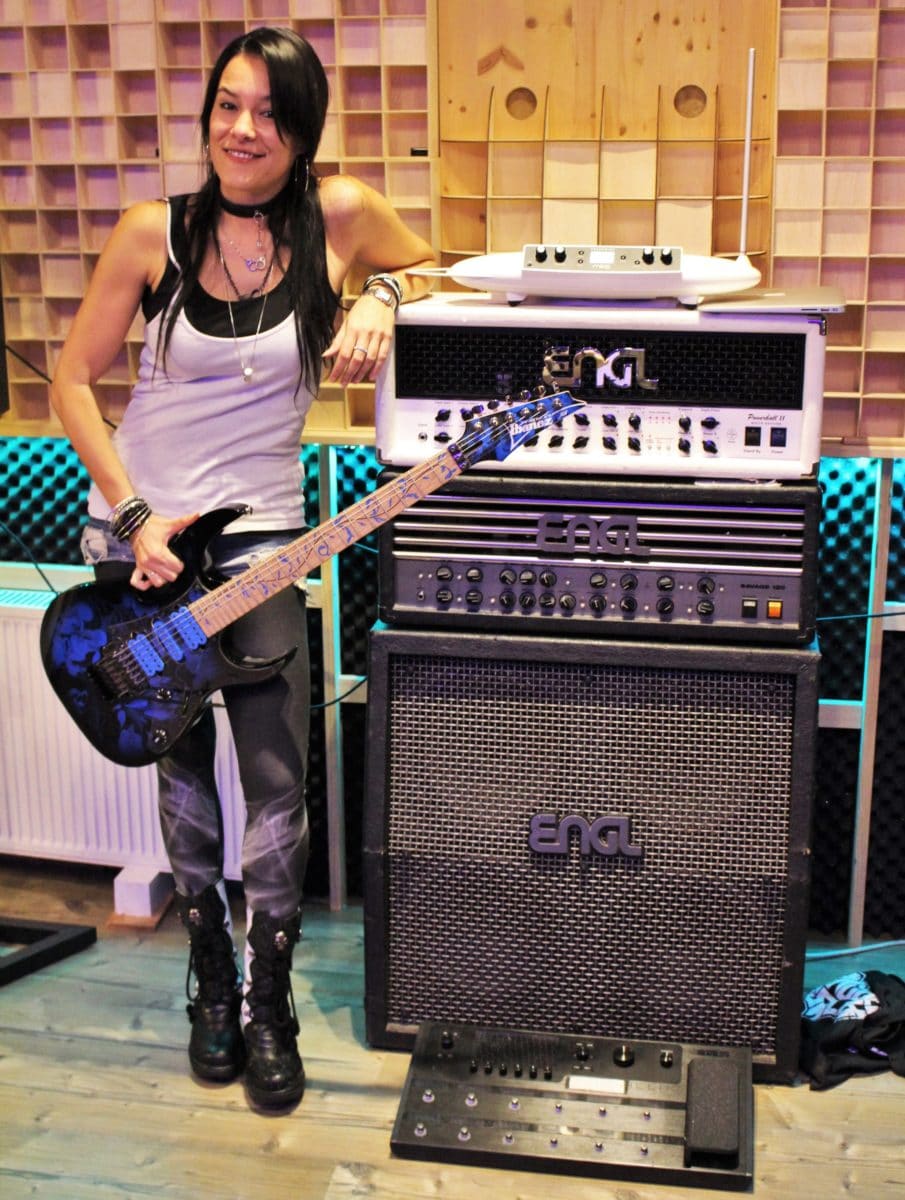 Jen Majura Evanescence mit Ibanez