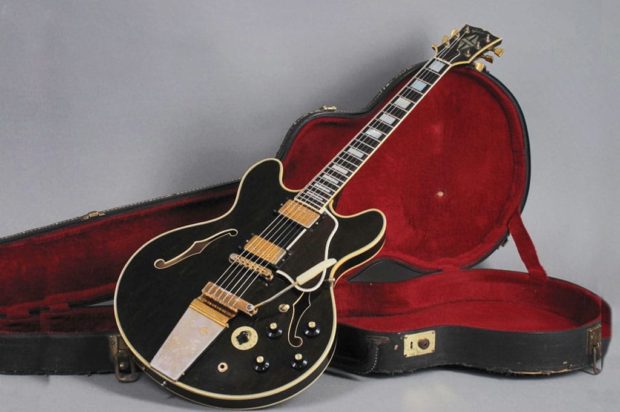 Blacktop ES-335 mit Koffer