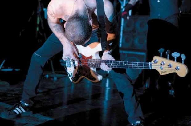 Flea mit Bass