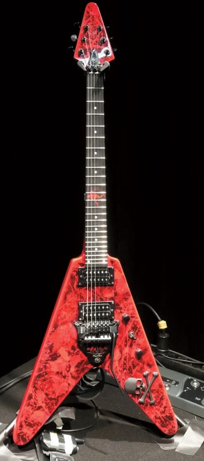 Die Epiphone Annihilation II-V mit Signatur von Jeff Waters