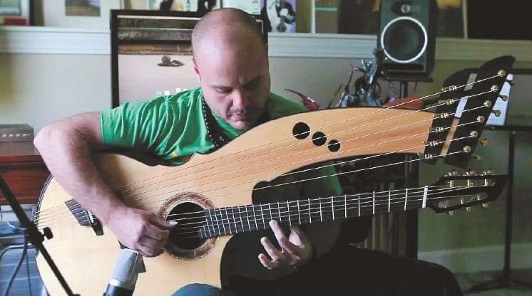 Andy McKee Harp-Gitarre