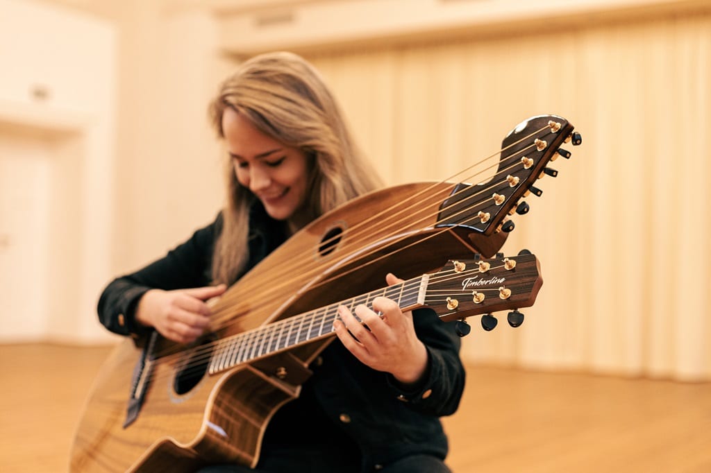 Zwölfsaitige Harp Guitar von Timberline: sechs Standardsaiten und sechs Saiten für den Bassbereich